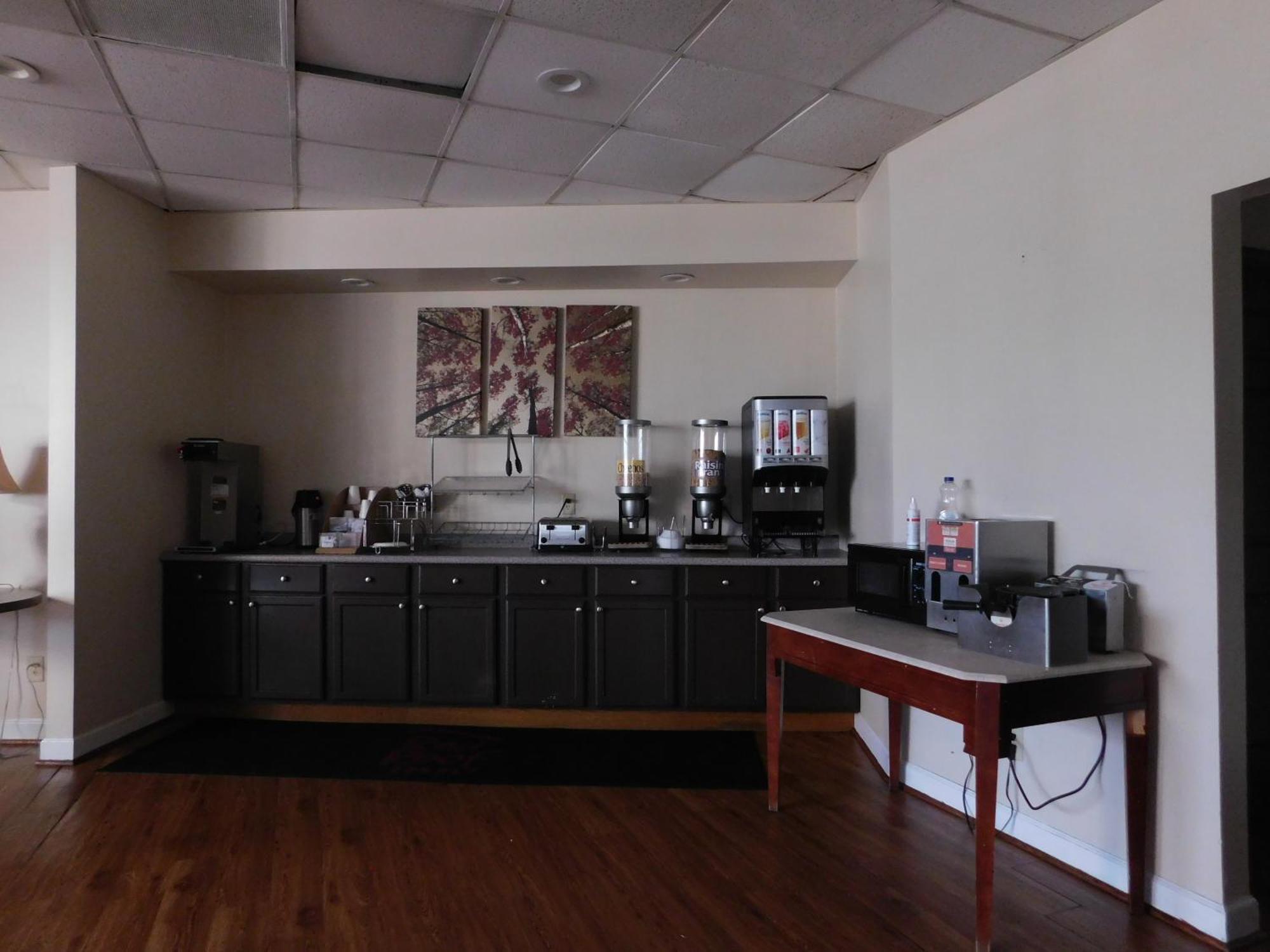 Red Roof Inn & Suites Wytheville Ngoại thất bức ảnh