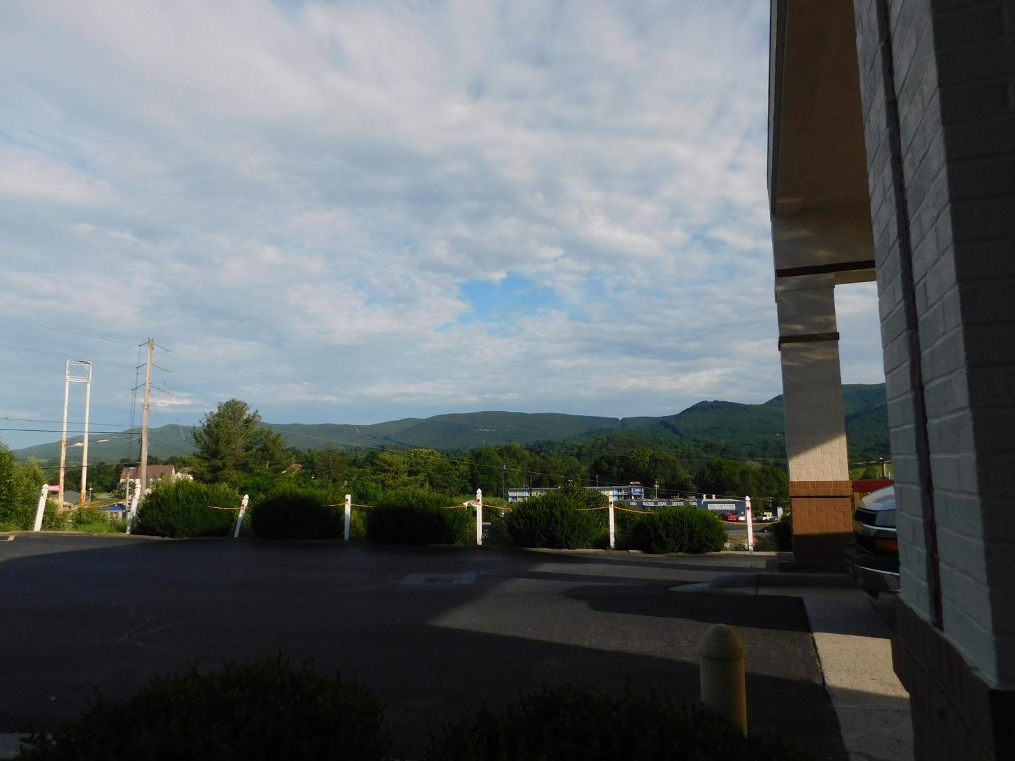 Red Roof Inn & Suites Wytheville Ngoại thất bức ảnh